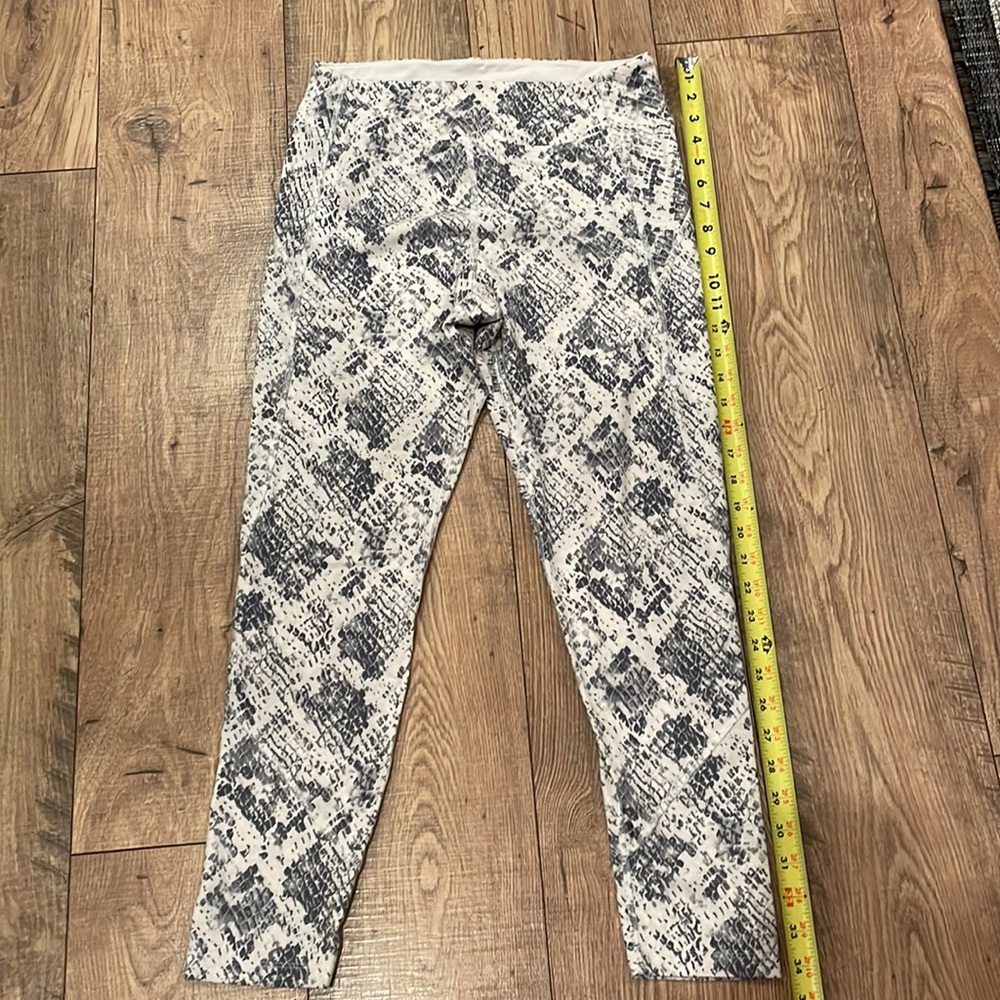 PINK Sport (Victoria’s Secret) full length leggings - size Large.